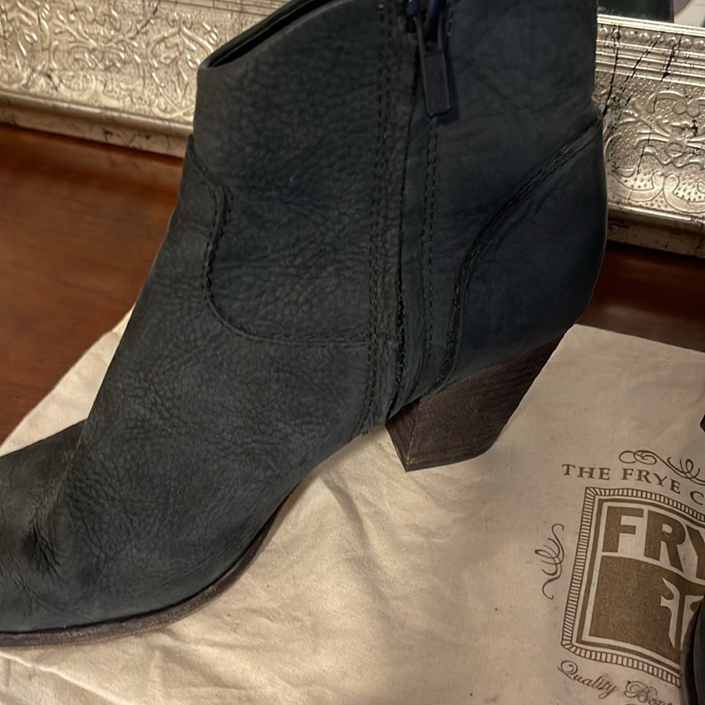 EUC Frye Reina Ankle Boots - size 8 - Picture 9 of 9